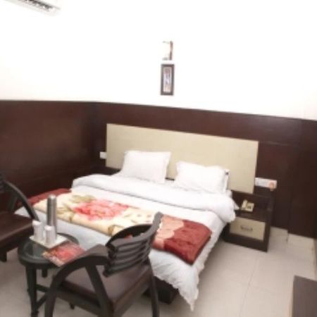Hotel Pahwa International New Delhi Buitenkant foto