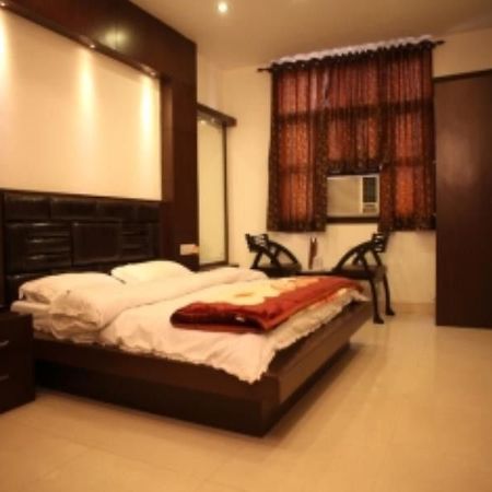 Hotel Pahwa International New Delhi Buitenkant foto